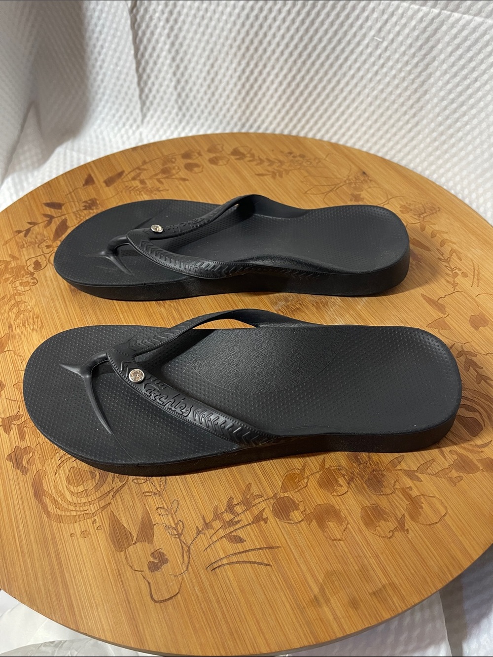 Archie's Women's Black Cushioned Flip Flop Sandals with Crystal size 5 - Picture 2 of 6